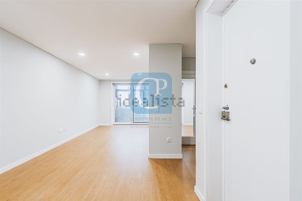 Arrendamento de apartamento T2 nas Antas - Praça Velásquez