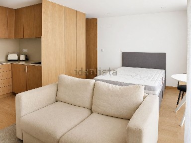 Arrendamento de apartamento T0 na Rua de Silva Porto s/n