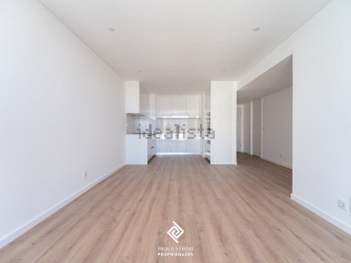 Arrendamento de apartamento T2 na Rua Armando Tavares