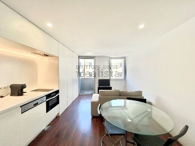 Arrendamento de apartamento T3 na Camões - Faria Guimarães