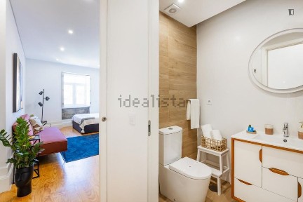Arrendamento de apartamento T0 na Rua de Santo Ildefonso