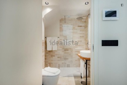 Arrendamento de apartamento T1 na Rua de Santos Pousada