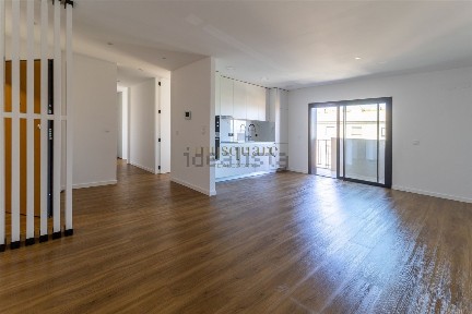 Arrendamento de apartamento T2 na Rua Almeida Garrett, 50