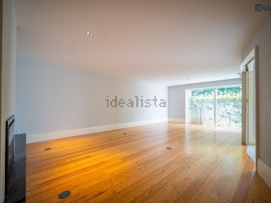 Arrendamento de apartamento T3 na Avenida do Marechal Gomes da Costa, 225
