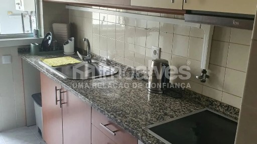 Arrendamento de apartamento T4 na Rua Sarah Afonso