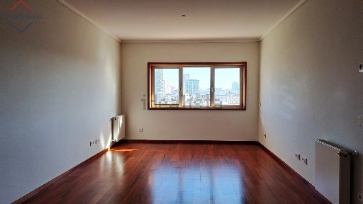Arrendamento de apartamento T2 na Rua Dominguez Alvarez