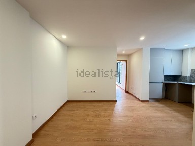 Arrendamento de apartamento T1 na Rua Coronel Almeida Valente