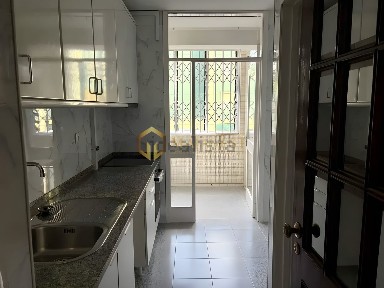Arrendamento de apartamento T3 na Rua Andrade Corvo
