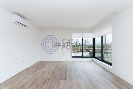 Arrendamento de apartamento T2 na Rua Barão do Corvo, 1074