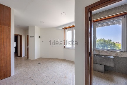 Arrendamento de apartamento T5 na Rua de Eugénio de Castro