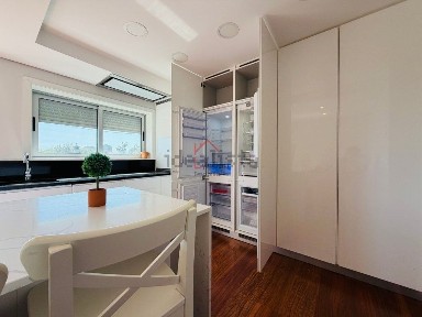 Arrendamento de apartamento T4 na Avenida Júlio Graça