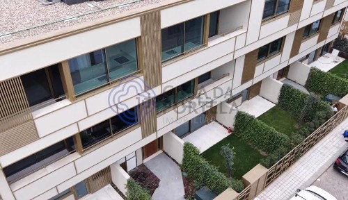 Arrendamento de penthouse na Rua de Ciríaco Cardoso, 539