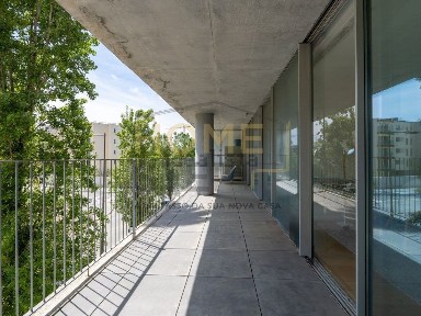 Arrendamento de apartamento T3 na Avenida Afonso de Albuquerque, 240
