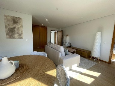 Arrendamento de apartamento T1 na Rua de Raúl Dória, 7