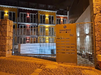 Arrendamento de apartamento T1 na Rua da Vitória, 152