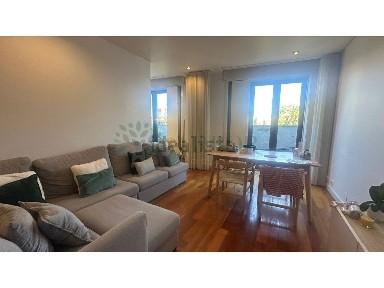 Arrendamento de apartamento T2 na Praça da República