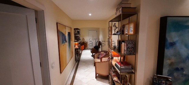 Arrendamento de apartamento T4 na Rua Pedro Homem de Melo, 254