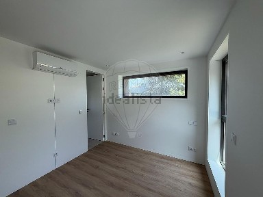 Arrendamento de apartamento T2 na Rua de Álvares Cabral, 93