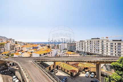 Arrendamento de apartamento T3 na Rua do Pombal