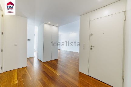 Arrendamento de apartamento T4 na Rua de Nossa Senhora de Fátima