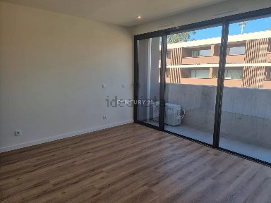 Arrendamento de apartamento T0 na Avenida João Silva Pinto, 482