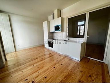 Arrendamento de apartamento T0 na Rua dos Mártires da Liberdade s/n
