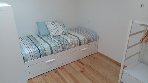 Arrendamento de apartamento T0 na Rua das Doze Casas