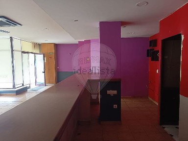 Espaço comercial à venda na Rua Doutor Francisco Sá Carneiro