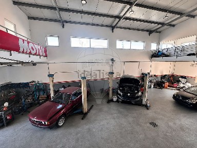 Armazém à venda na Rua da Fonte Quente