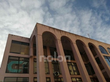 Espaço comercial à venda na Avenida Sá Carneiro, 4