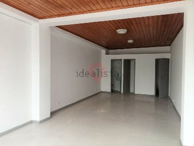 Espaço comercial à venda em Monção