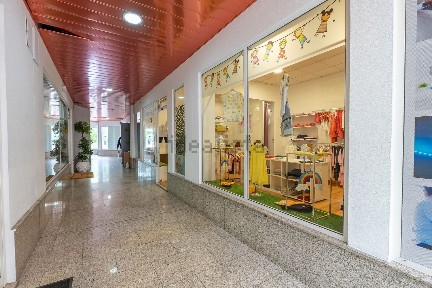 Espaço comercial à venda na Rua Doutor Albano Barreiros