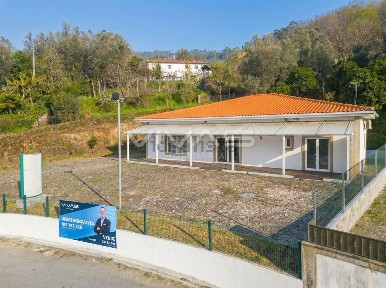 Espaço comercial à venda em Fornelos e Queijada