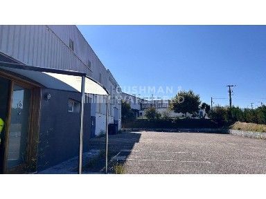 Armazém à venda na Rua Primeiro de Maio