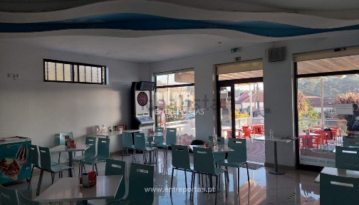Espaço comercial à venda em Vila Nova de Anha
