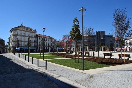 Espaço comercial à venda em Monção
