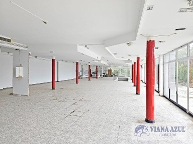 Armazém à venda na Rua do Ola