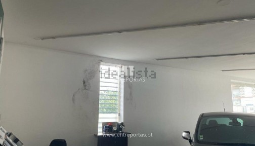 Espaço comercial à venda em Santa Marta de Portuzelo
