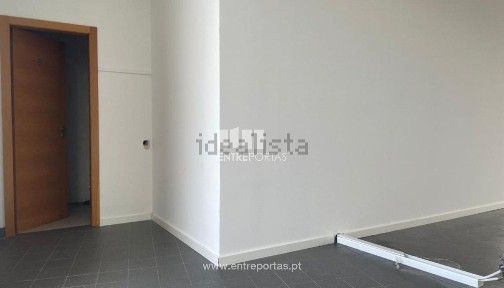 Espaço comercial à venda em Santa Marta de Portuzelo