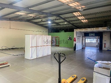 Espaço comercial à venda em Lugar da Lagoa