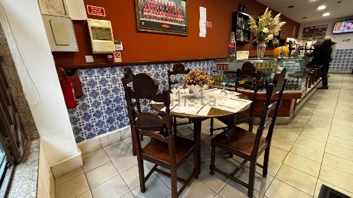 Bar, restaurante para trespasse na Rua do Carvalhal