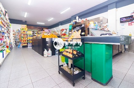 Mercearia para trespasse na Rua Doutor José Azevedo Ferreira