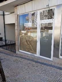 Arrendamento de espaço comercial na Rua do Abade da Loureira