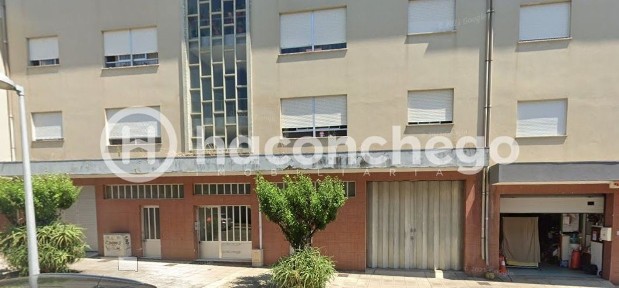 Arrendamento de armazém na Rua Doutor Matos Graça, 42
