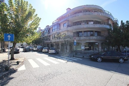 Arrendamento de espaço comercial na Rua Francisco da Silva Areias