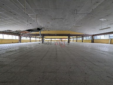 Arrendamento de espaço comercial na Rua da Azenha