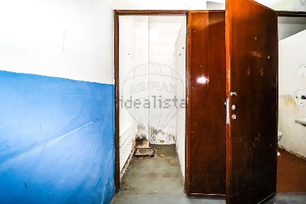 Arrendamento de armazém na Rua Doutor Abel Varzim