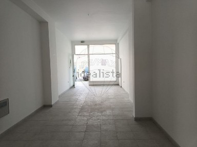Arrendamento de espaço comercial na Avenida Santo António