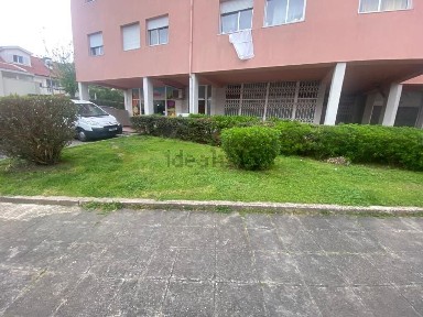 Arrendamento de espaço comercial na Rua Associação Artística Vimaranense s/n
