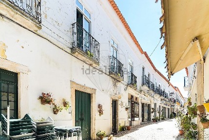 Apartamento T6 à venda na Rua Conselheiro Augusto de Castro